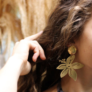 Lilly Post Earrings